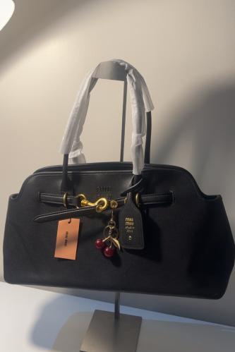 شنطة miu miu -black