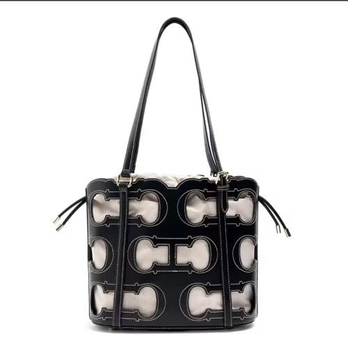 Carolinaherrera- black