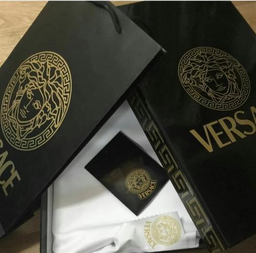 قماش فيرزاتشي ابيض