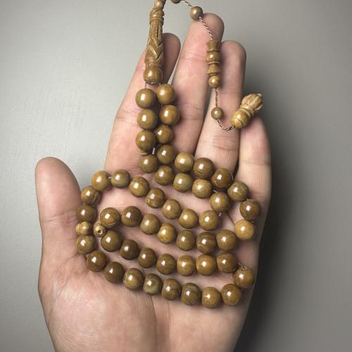 كوك بني منقوش