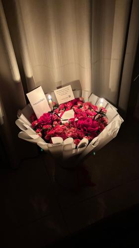 باقة ورد مع اكسسوار باندورا