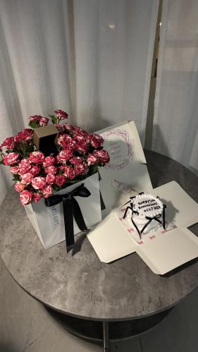 اكسسوار مع ورد مع كيكه