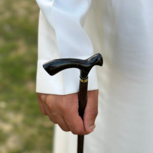 عصا طولي اسود صغير