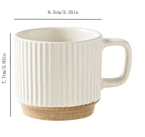 كوب ابيض سيراميك بتصميم خطوط عمودية
