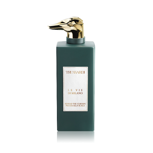 تروساردي لو في دي ميلانو بيهيند ذا كورتاين بيازا ا...