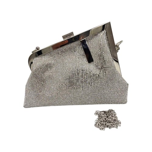 شنطة سهرة بألوان مختلفة وبراعة بقطع كريستال