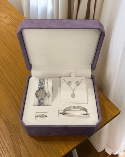 طقم ساعة نسائي فخمه