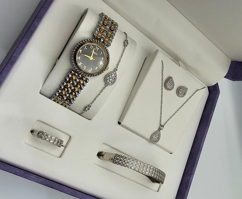 طقم ساعة نسائي فخمه
