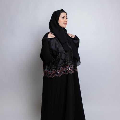 عباية فخمة مطرزة