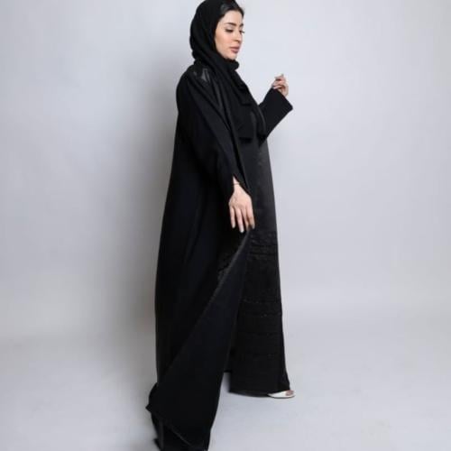 عباية سوداء ناعمة