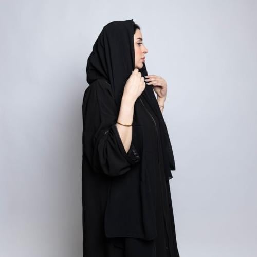 عباية سوداء سادة عملية
