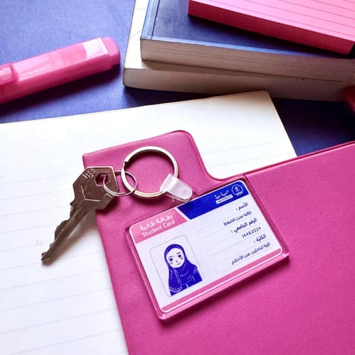 ميدالية طالبة جامعية