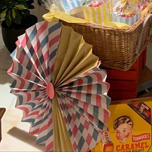 تغليف هدايا و ورق تزيين