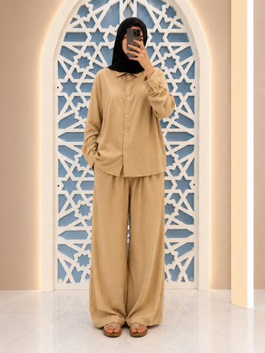 طقم نسائي بيج واسع | قميص وبنطال بتصميم أنيق