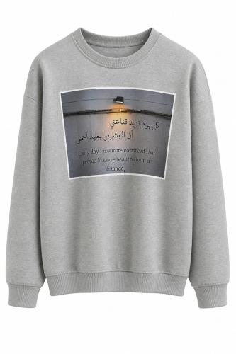 بلوزه رماديه ناعمه قطنيه مطبوع عليها كلمات جميله م...