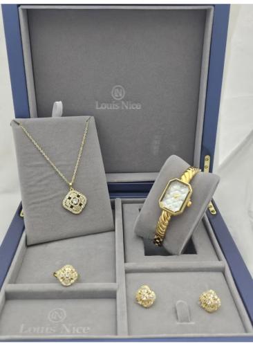 طقم إكسسوار نسائي من ماركة Louis Nice يتضمن ساعة،...