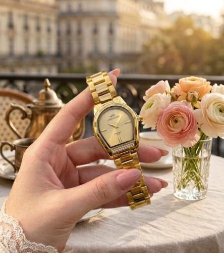ساعة نسائية لويس مارتن ذات تصميم أنيق وعصري، وتتمي...