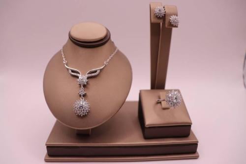 طقم الزهرة الممتلئة 925