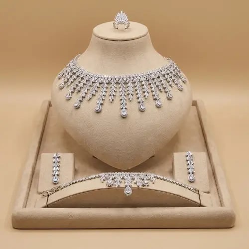 طقم الحضور
