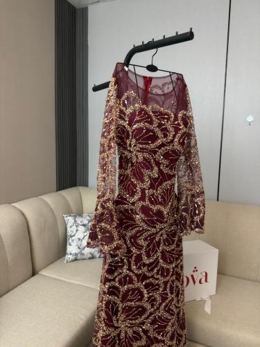فستان سهرة طويل خمري غامق فاخر للمناسبات