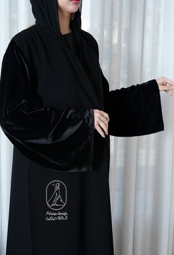 عبايه نص كلوش (الكم مخمل-860