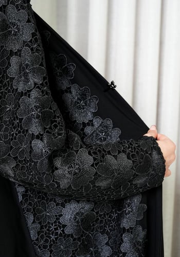 عبايه ملكي على دانتل في الأمام