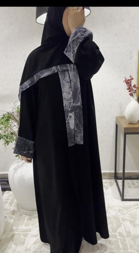 عبايه نص كلوش ملكي على كرستال بالامام وطرف الكم-33...