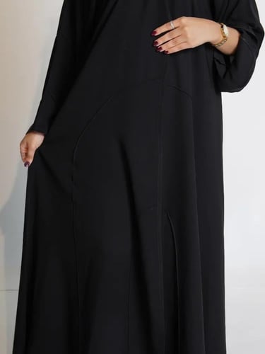 عبايه فاخره ملكيه على شكل قمريات عالكم والامام وال...