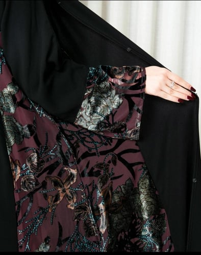 عبايه نص كلوش على مخمل شيفون_950