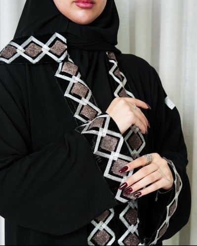 عبايه نص كلوش ملكي على تطريز حرير_935