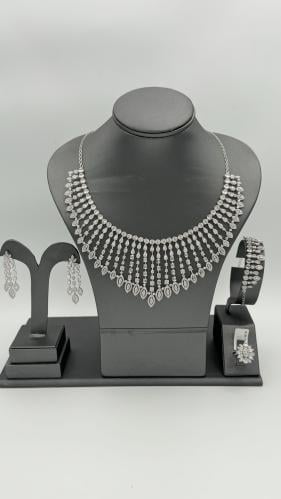 طقم ذهب عيار 18