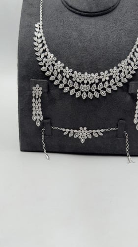 طقم ذهب عيار 18