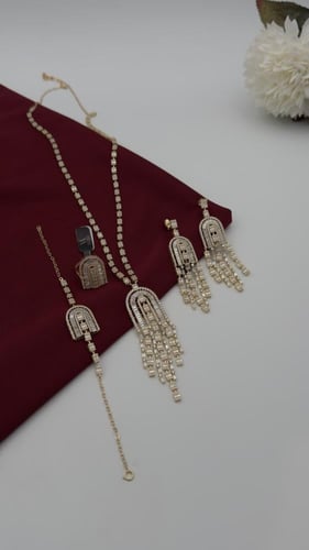 طقم ذهب عيار 18