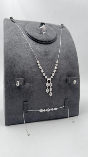 طقم ذهب عيار 18