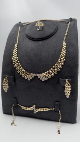 طقم ذهب عيار 18