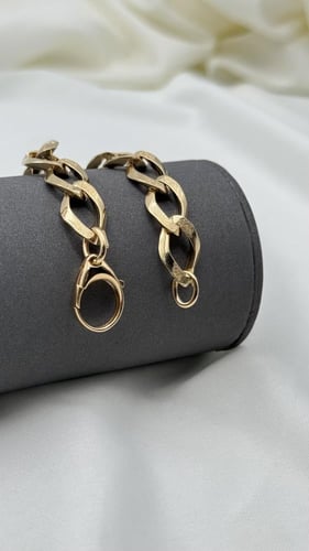 عقد ذهب عيار 18