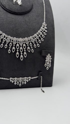 طقم ذهب عيار 18