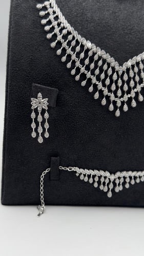 طقم ذهب عيار 18