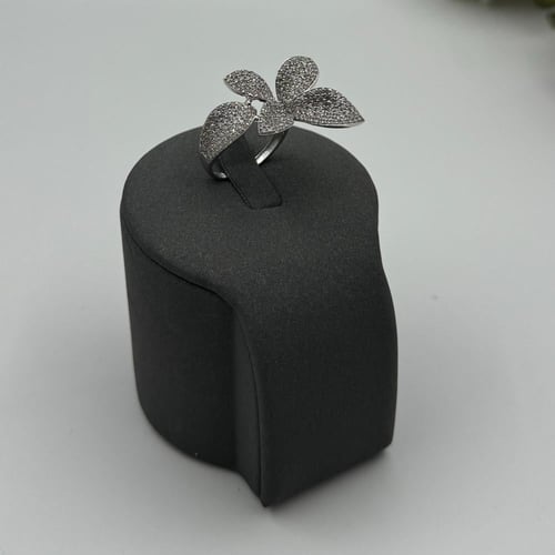 خاتم ذهب " ابيض " عيار 18 تصميم الماس