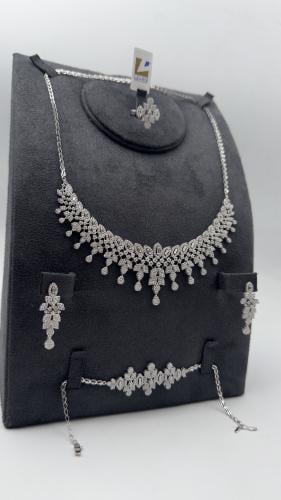 طقم ( لازوردي ) ذهب عيار 18