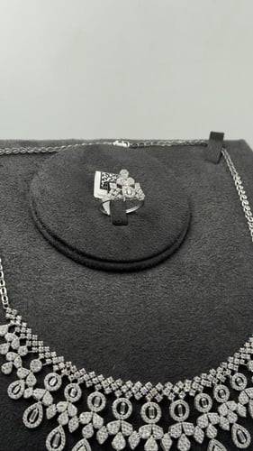 طقم ذهب عيار 18