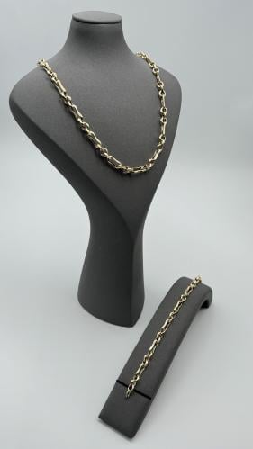 عقد مع سوارة ذهب عيار 18