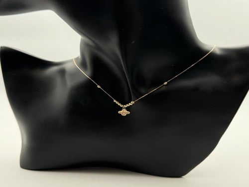 عقد مميز ذهب عيار 18