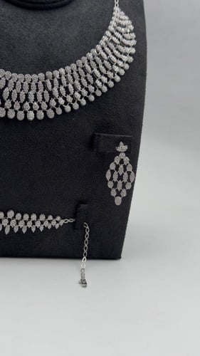 طقم ( اساوري ) ذهب عيار 18