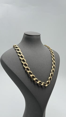 عقد ذهب عيار 18