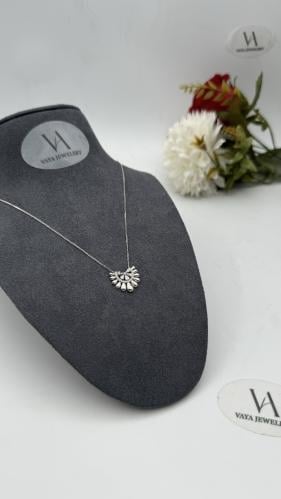 عقد ذهب عيار 18