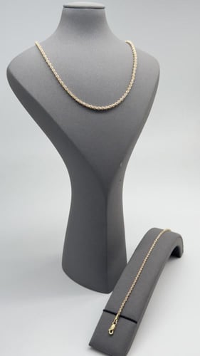 عقد مع اسواره ذهب عيار 18