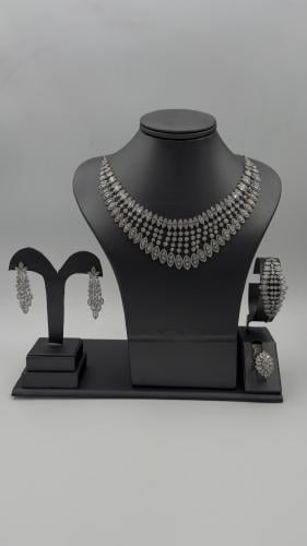 طقم ذهب عيار 18