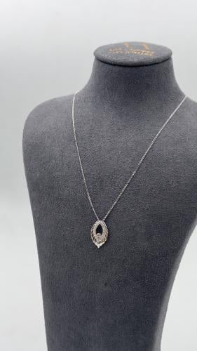 عقد ذهب عيار 18