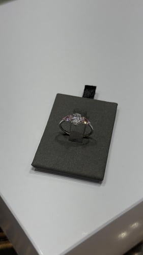 خاتم ( تصميم ألماس ) ذهب عيار 18